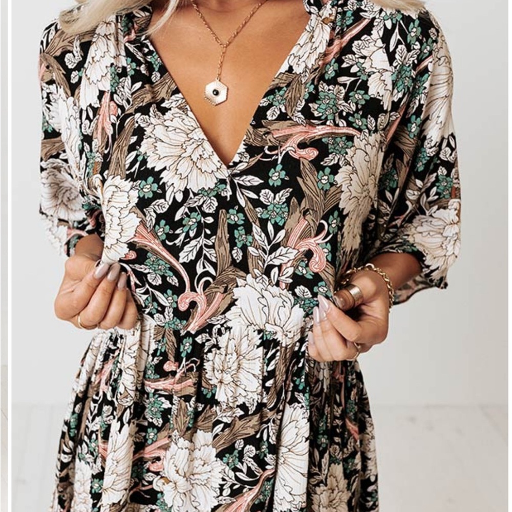 IMPRESSIONS MERITT BOHO IN SOHO FLORAL SHIFT DRESS IN BLACK